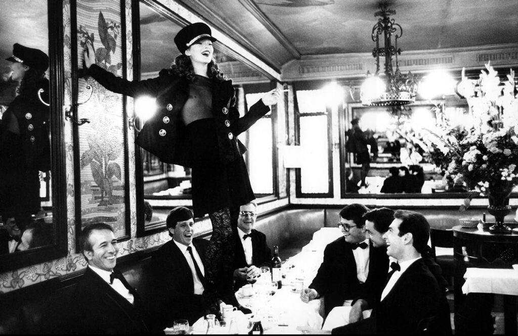 Kate Moss, Brasserie Lipp, Paris